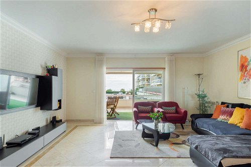 3-bedroom apartment in a condominium with a swimming pool in Jardins da Parede 782808286