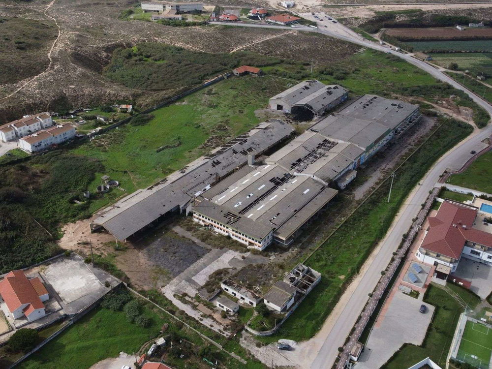 Land with planning permission in Praia da Areia Branca, Lourinhã 786583195