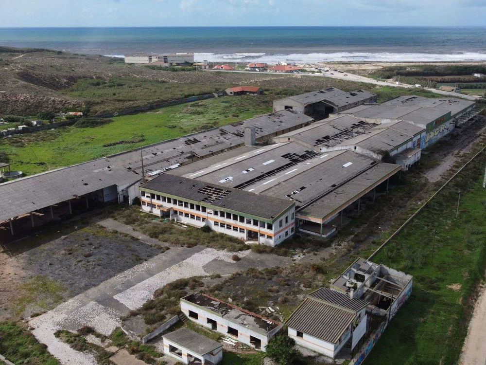 Land with planning permission in Praia da Areia Branca, Lourinhã 786583195