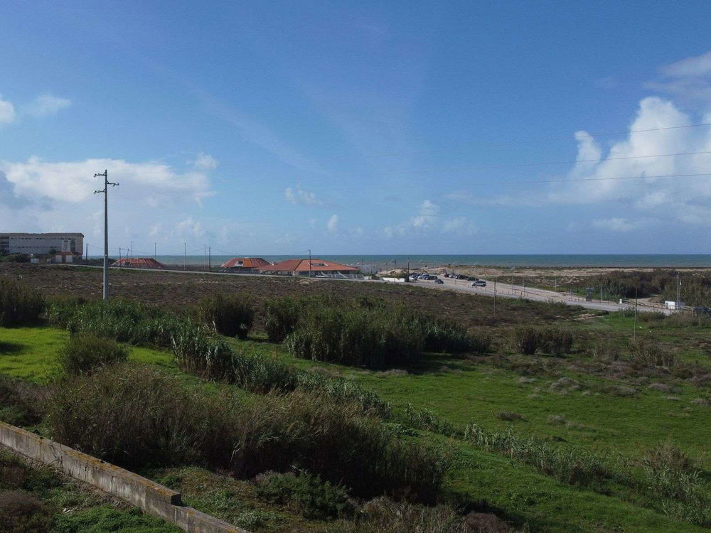 Land with planning permission in Praia da Areia Branca, Lourinhã 786583195