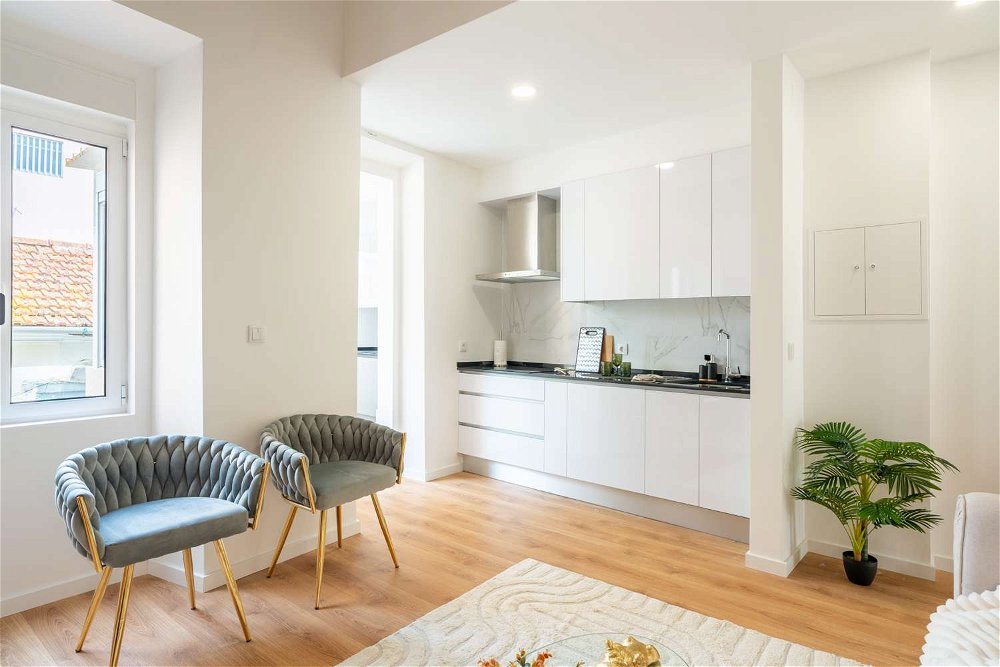 Renovated 2-bedroom apartment with mezzanine in São Domingos de Benfica 875084971