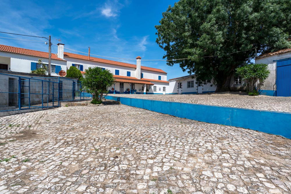 Farmhouse on a 20-hectare estate overlooking the Sintra mountains 923917833