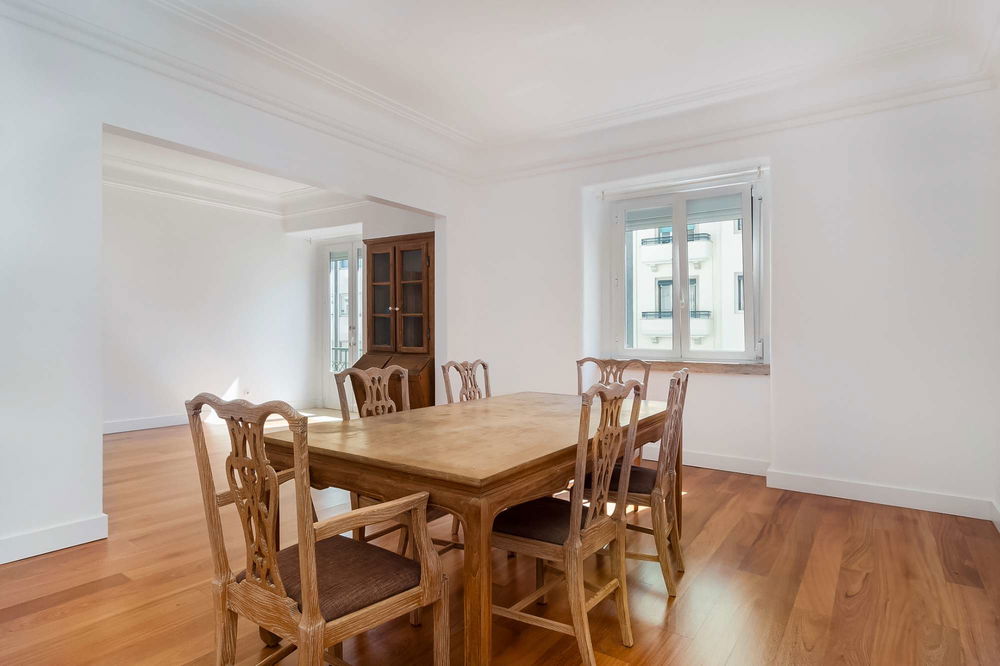 4+2 bedroom apartment with parking for sale in Lisbon 95842382