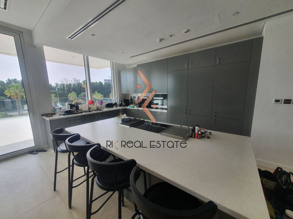 Spacious Modern Apartment | Prime Location 2648290999