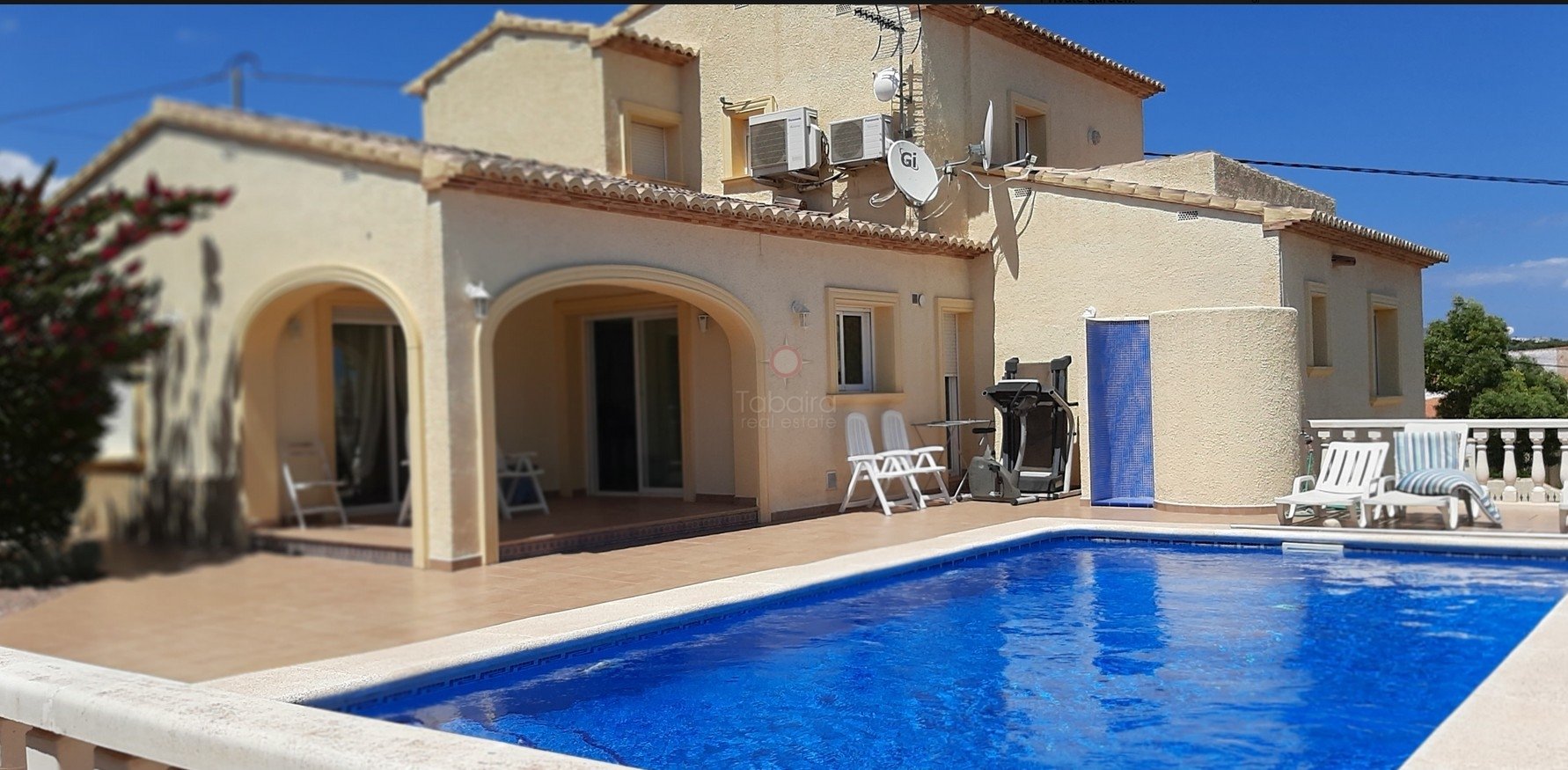 Villa for sale in Calpe with four bedrooms 1142557213