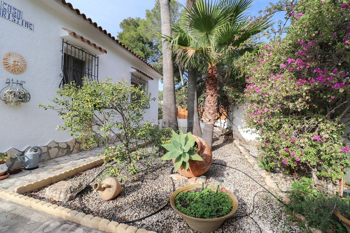 Two-level villa with four bedrooms and three bathrooms for sale in Benissa. 1777658634