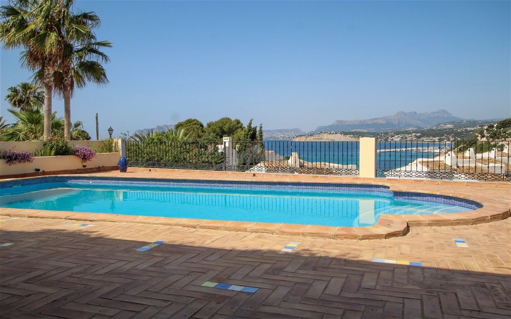 ​Luxury villa for sale in El Portet next to the beach 3329993763
