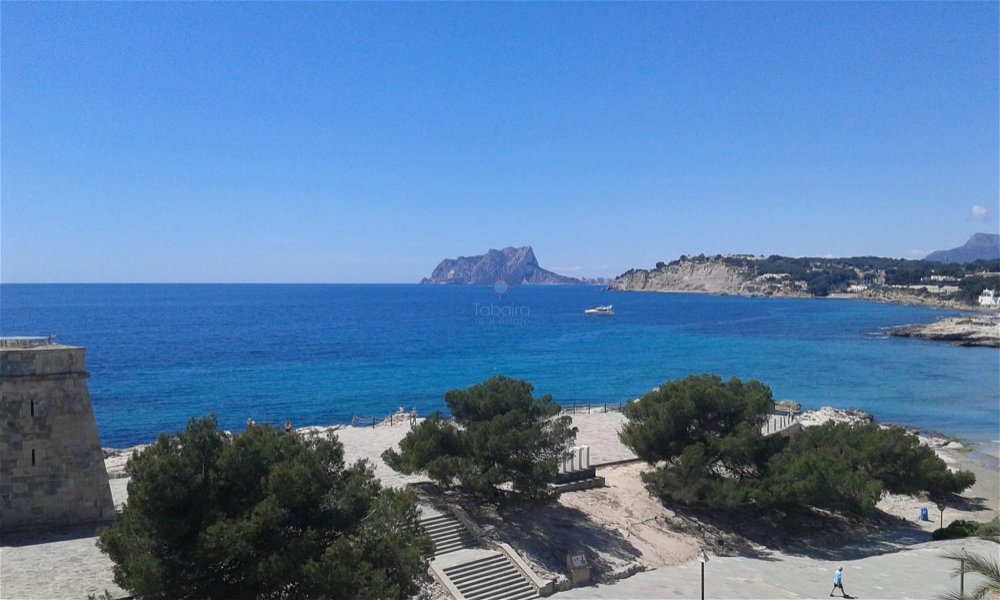 ​A stunning 3-bedroom penthouse apartment for sale in Moraira. 3783219073