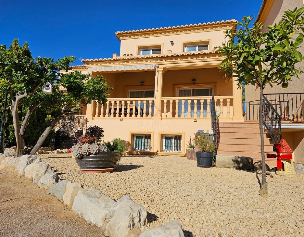 Villa with communal pool for sale in Calpe 3951953634