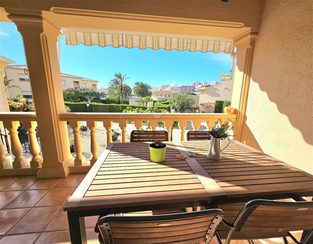 Villa with communal pool for sale in Calpe 3951953634