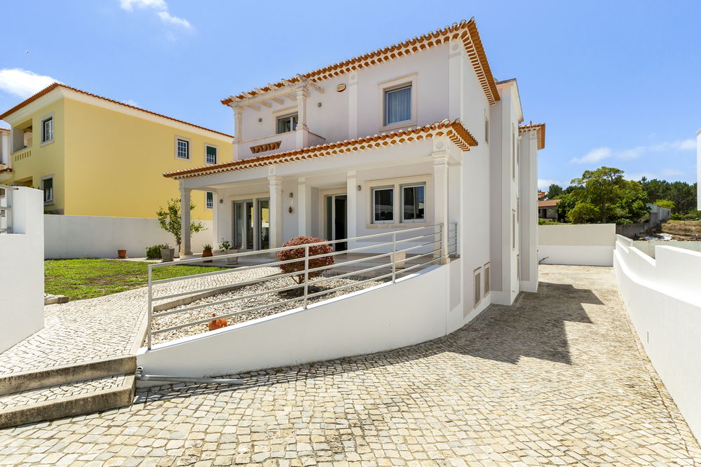 Detached traditional style villa at walking distance to the Obidos lagoon 3033698532