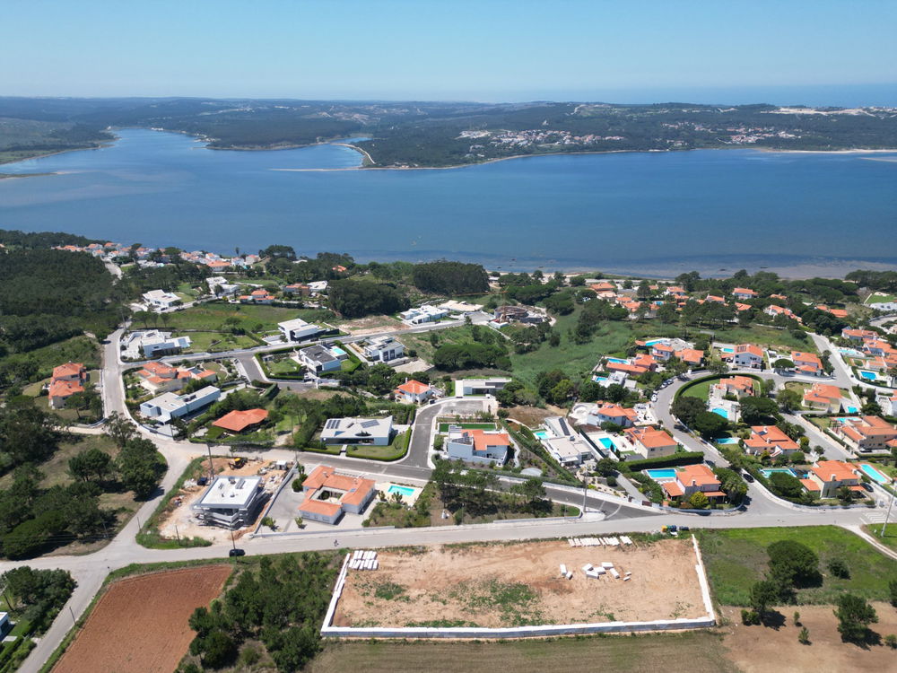 Contemporary style villa on the slopes of Lagoa de Obidos 1468323388