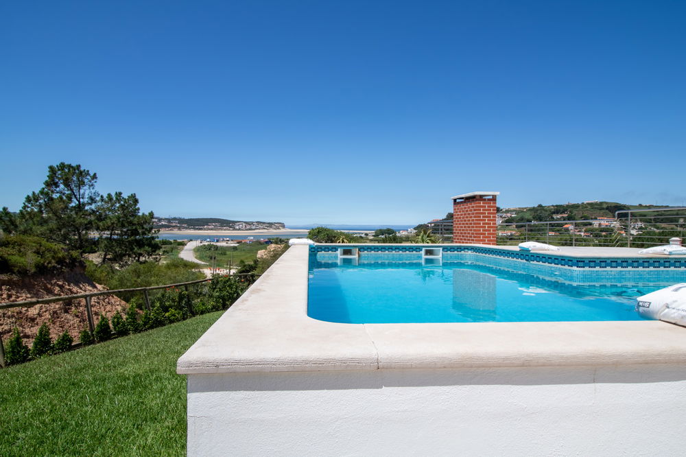 Detached villa in a prime location with lagoon views 3409136511