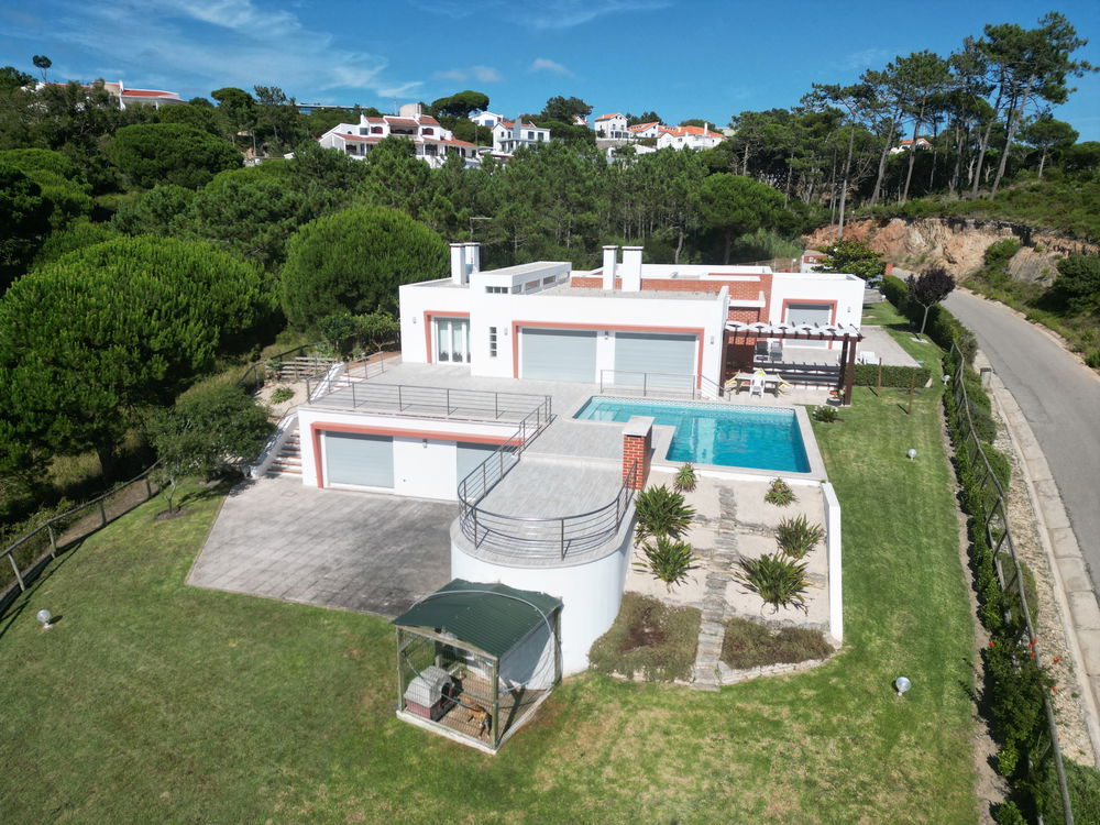 Detached villa in a prime location with lagoon views 3409136511