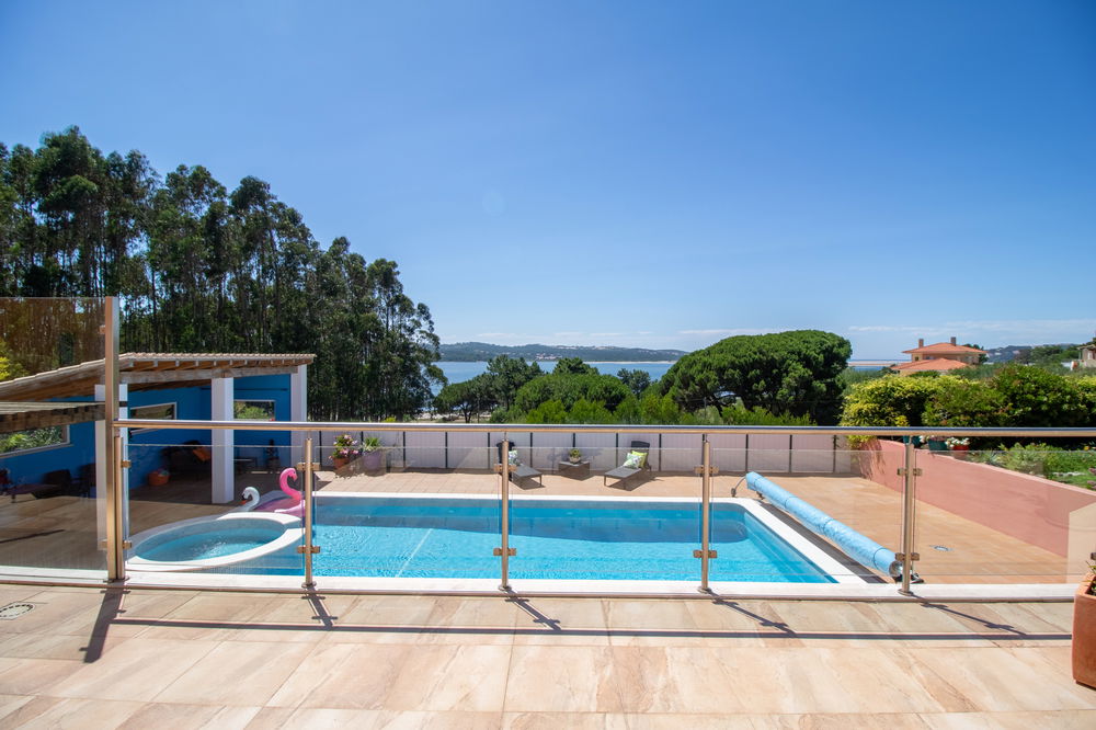 Front line villa on the hills of the Obidos lagoon 1531338630