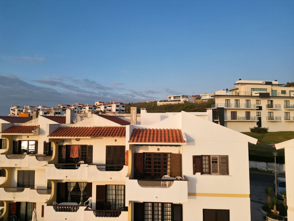 Charming Beachfront Apartment with Endless Potential at Foz do Arelho 2570486986