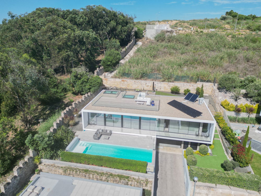 Detached luxury villa located in Nadadouro 868249227