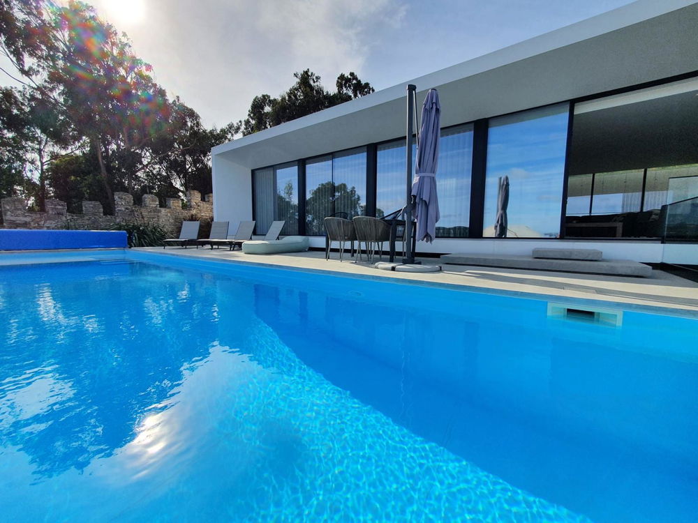 Detached luxury villa located in Nadadouro 868249227