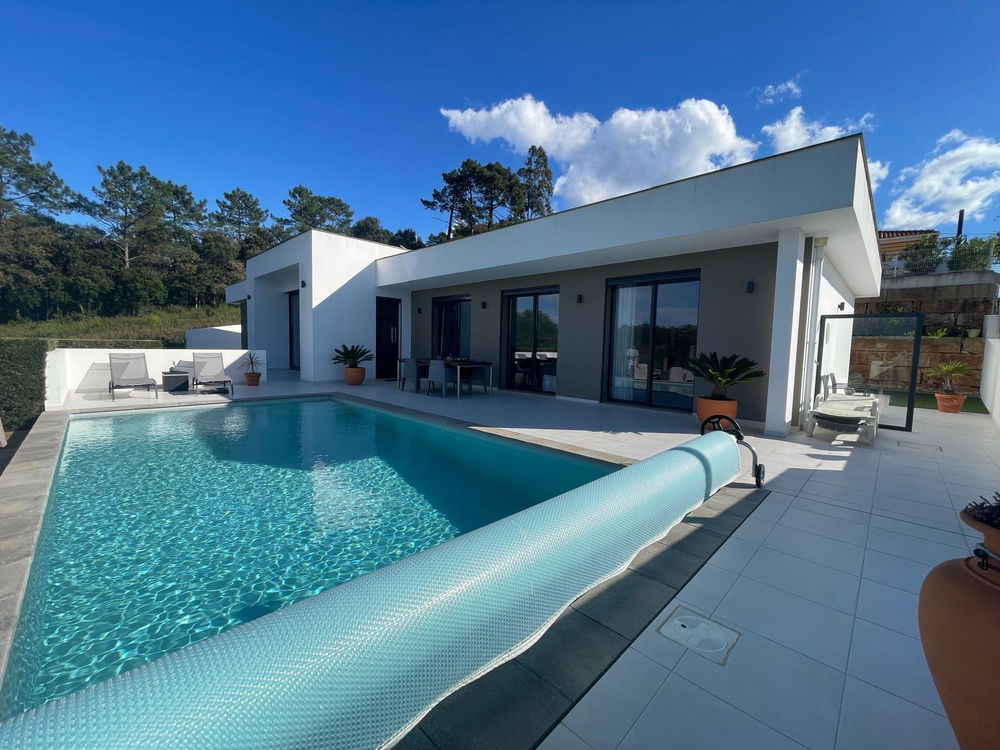 Contemporary villa with heated pool near Caldas da Rainha 640908974