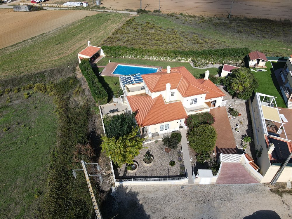 Villa close to Lourinha in a Peaceful Haven with Stunning Views 463536591