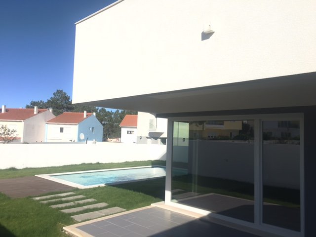 Contemporary house near Salir do Porto beach 3351135091